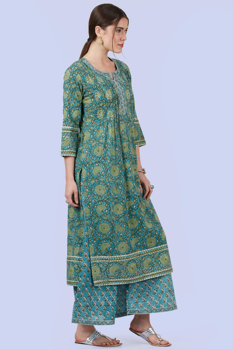 Nazm Mira Kurta