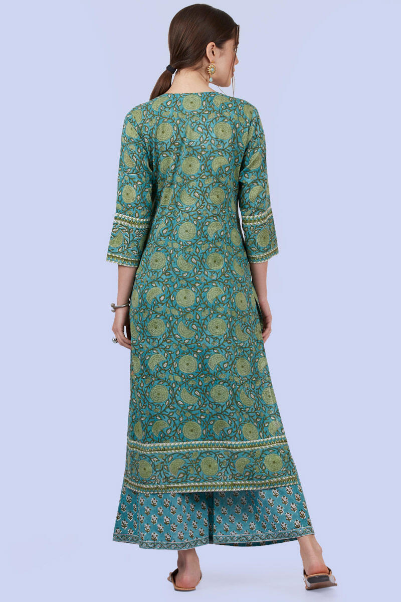 Nazm Mira Kurta