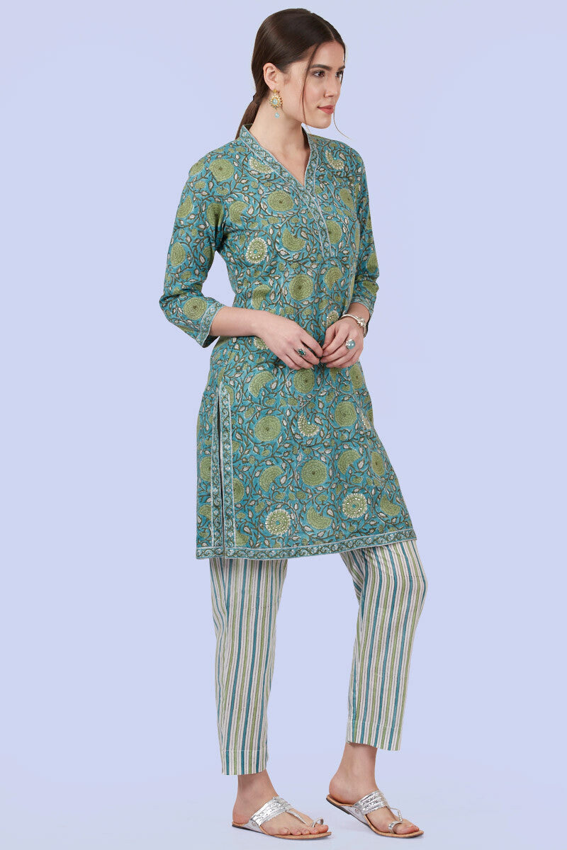 Nazm Nazia Kurta