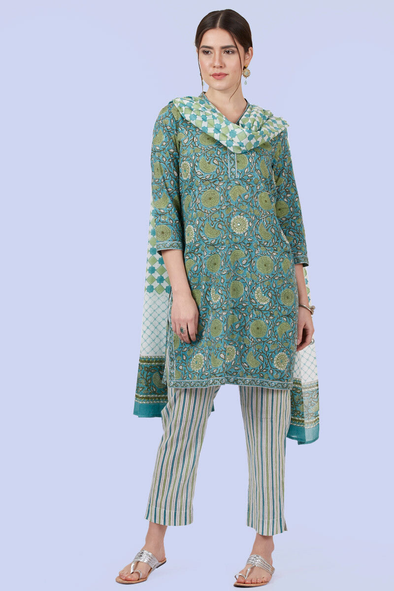 Nazm Nazia Kurta