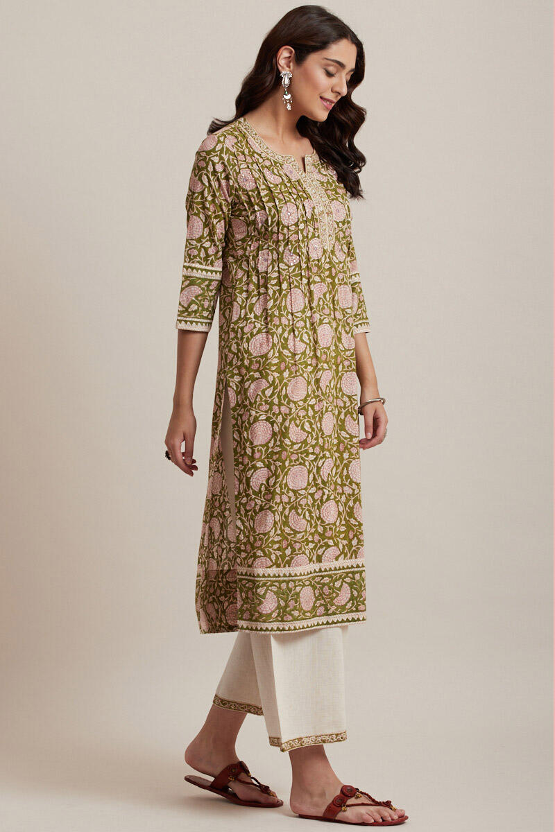 Nazm Zaira Kurta