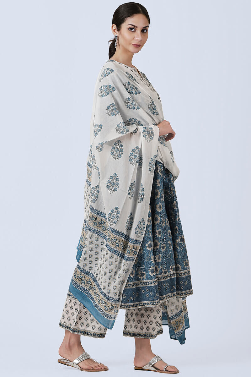 Open buta dupatta