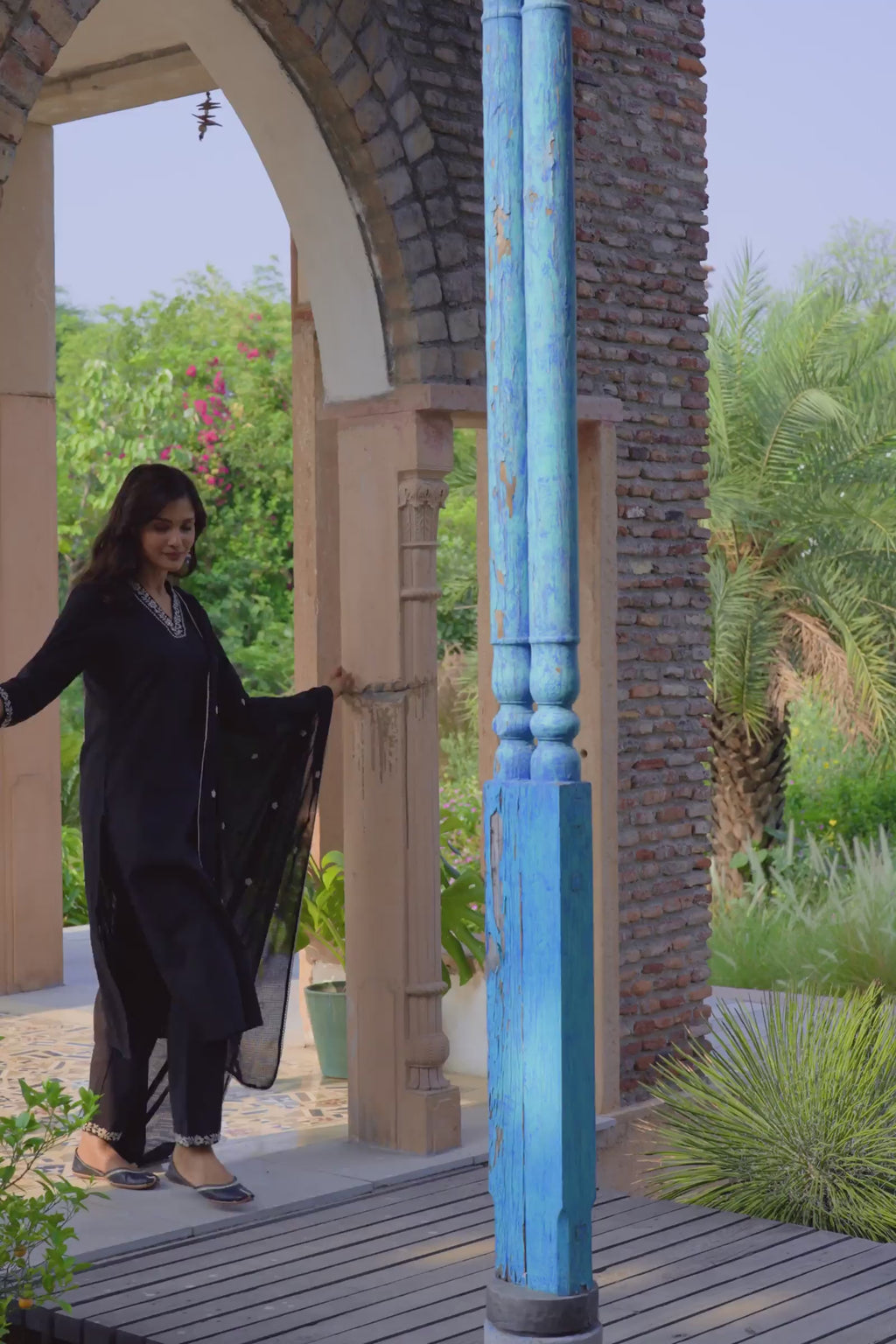 Surplus: Mehraab Inaya Kurta