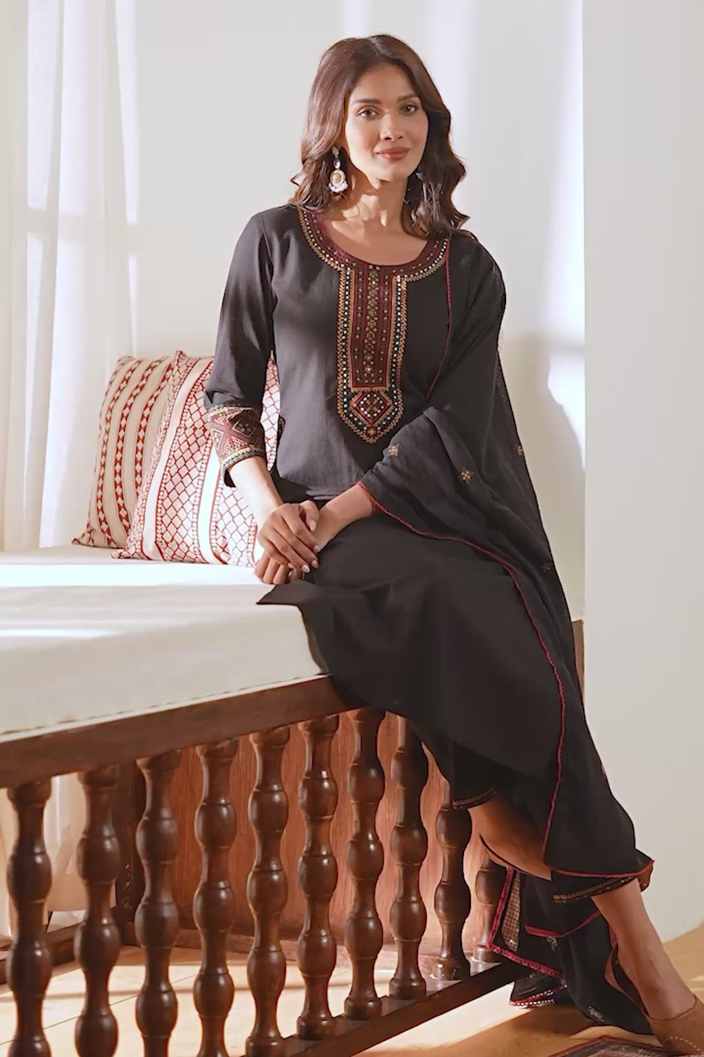 Surplus: Mehraab Nahiza Black Kurta