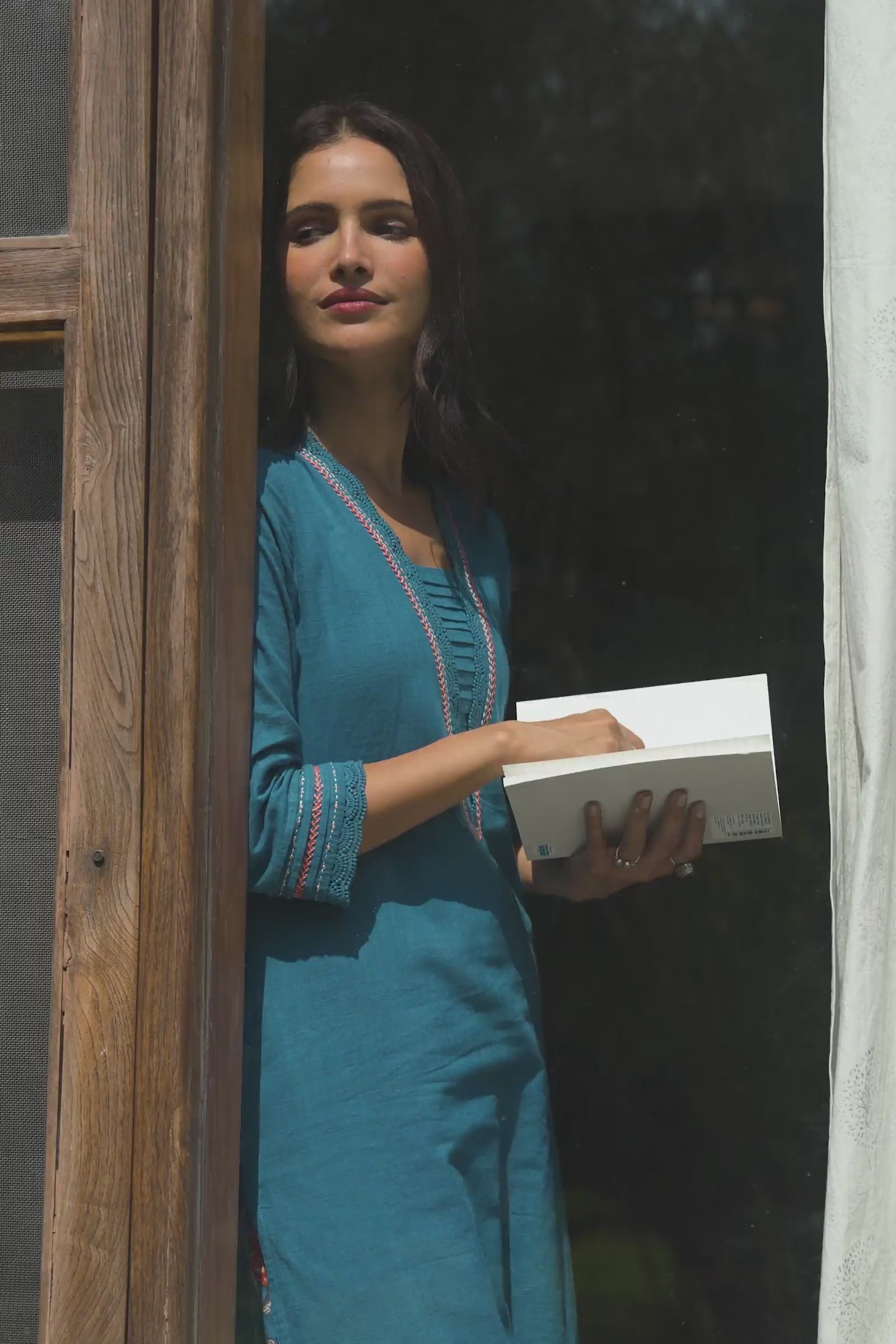 Surplus: Roza Sehreen Blue Kurta