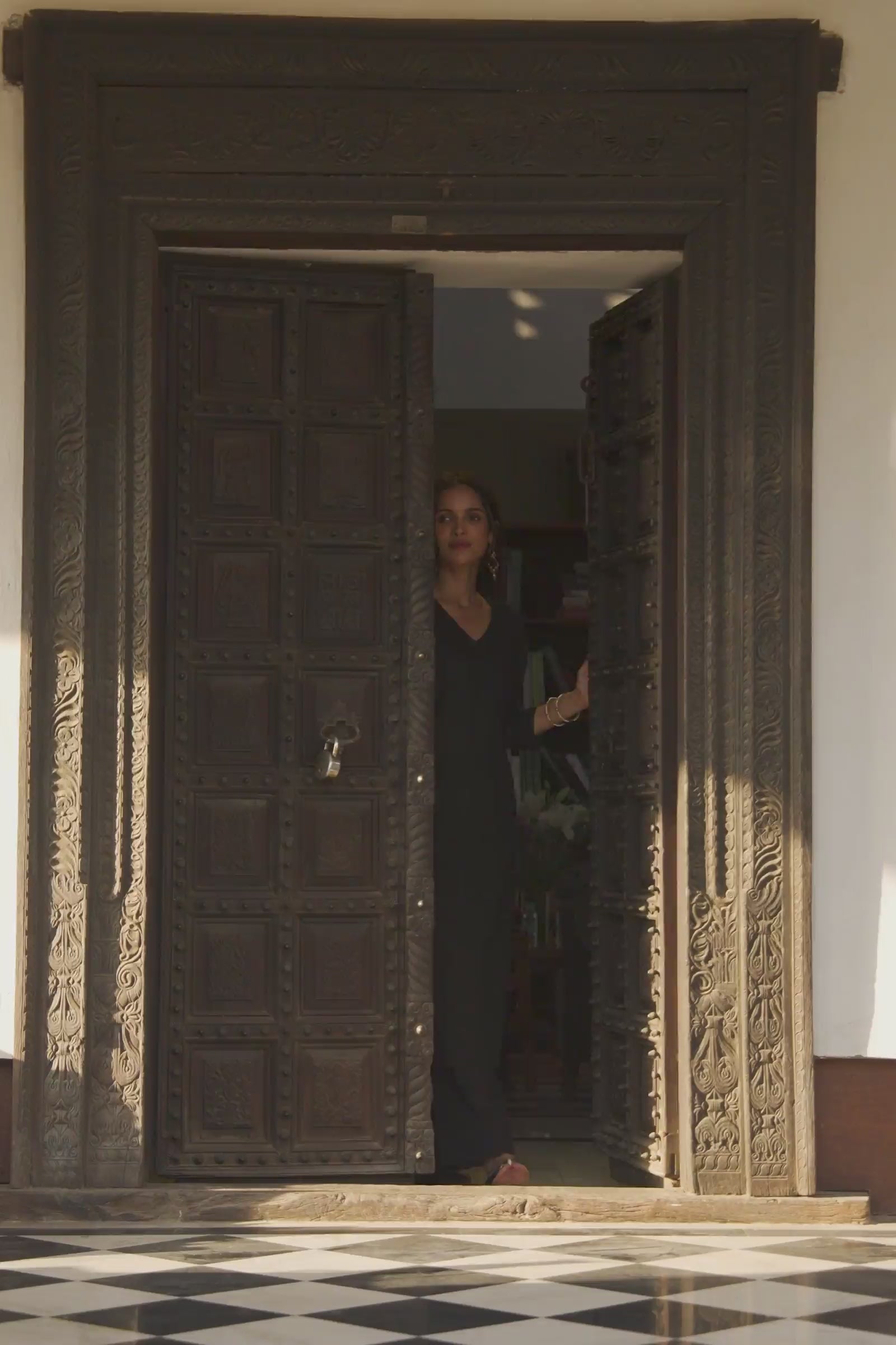 Surplus: Roza Sahira Black Kurta