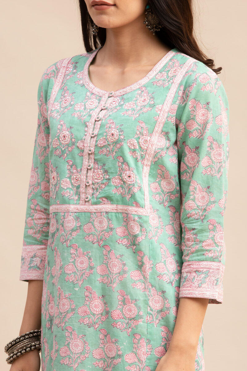 Roz Meher Nazia Kurta