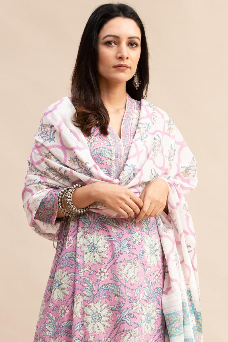 Roz Meher Nura Kurta