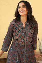 Mahroush Nikhat Ajrak Kurta